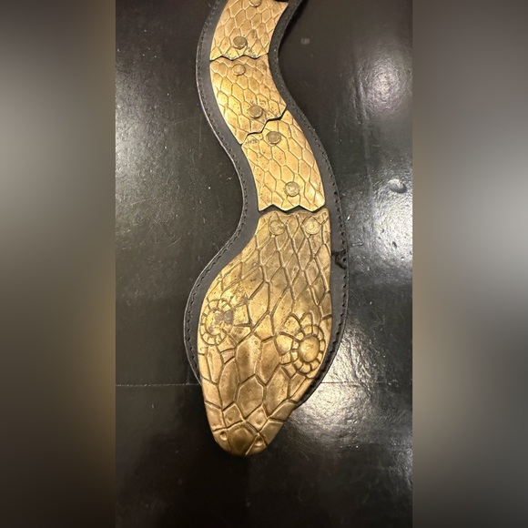 Vintage 80s Snake Belt Brass Tone Embossed Metal Belt - Picture 13 of 13